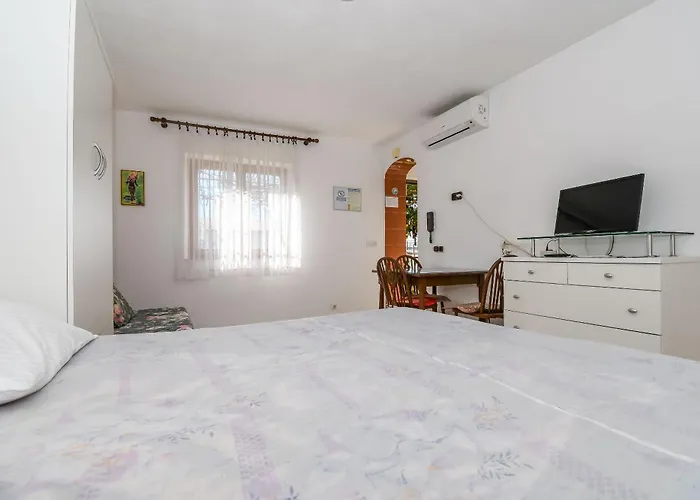 Apartment Anna Trogir