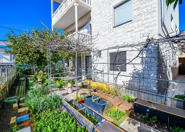 Apartment Anna Trogir