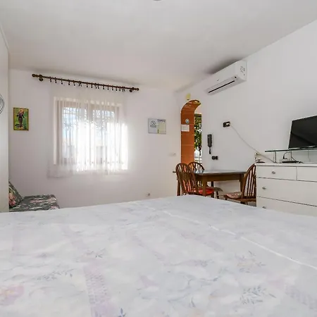 Apartment Anna Trogir