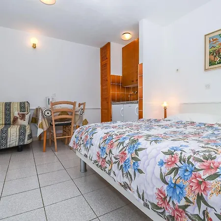 Anna Apartment *
